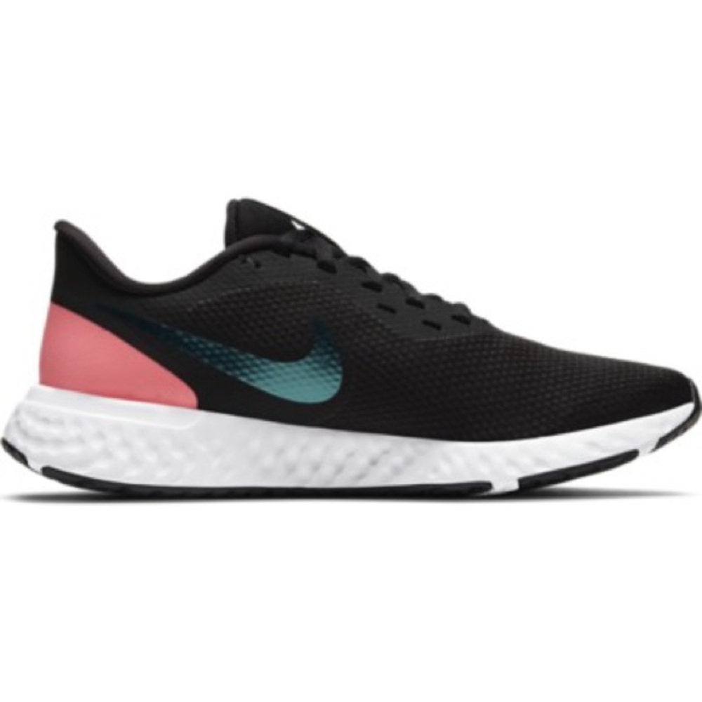 Women’s Nike Revolution 5 Sneakers